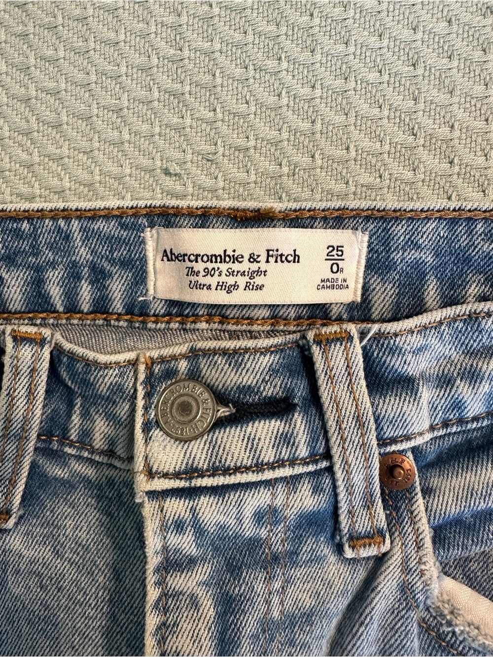 Abercrombie & Fitch Straight Leg Jeans - Light Blue Denim